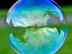 <b>神奇的水滴摄影，泡泡中的世界</b>